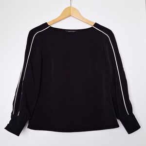 4️⃣/$2️⃣9️⃣Banana Republic Black Blouse with White Trim